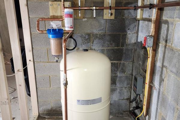 Expert well pump tank and whole-house filtration system installation by Applause Plumbing in Phillipsburg, NJ. Elevate your water quality with advanced plumbing technology for purity and safety in your home.